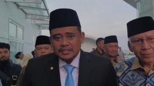 Gubernur-Sumut-Bobby-Nasution-saat-diwawancarai-usai-melantik-dua-pejabat.jpg