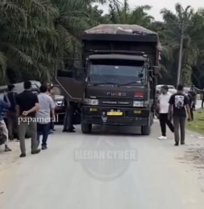 Gubernur-Sumut-Bobby-Nasution-saat-melihat-satu-unit.jpg