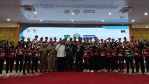Gubernur-Sumut-Edy-Rahmayadi-foto-bersama-para-atlet-futsal-Sumut.jpg