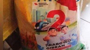 HEBOH-Beras-Bulog-Ada-Stiker-Prabowo-Gibran-Dirut-Bulog-Setelah-Dibeli-Bulog-tak-Bisa-Atur-Apapun.jpg