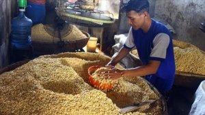 Harga-Kedelai-yang-merupakan-bahan-baku-utama-pembuatan-tahu-dan-tempe-melambung.jpg