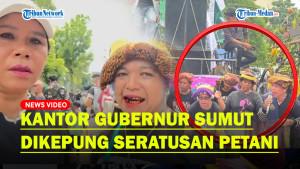 Hari-Tani-Nasional-Massa-Hadiahi-DPRD-Dengan-Buah-Buahan.jpg