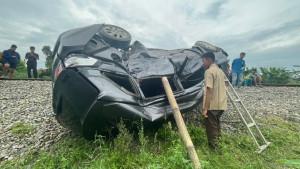 Honda-Mobilio-Tertabrak-kereta-api-di-Deli-Serdang_.jpg