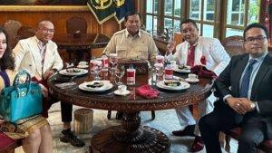 Hotman-Paris-Hutapea-bertemu-dengan-Menteri-Pertahanan-Menhan-RI-Prabowo-Subianto.jpg