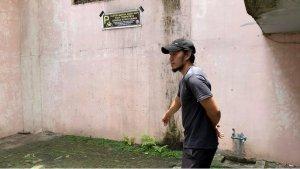 Ilham-menunjukkan-lokasi-tempat-sepeda-motor-milik-penghuni.jpg