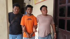Irfan-Zulmi-Pohan-29-diamankan-petugas-setelah-aksi-pencuriannya-di-sebuah-kelontong_1.jpg