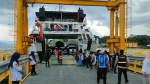 Jasa-penyeberangan-lintasan-Ajibata-Ambarita-1.jpg