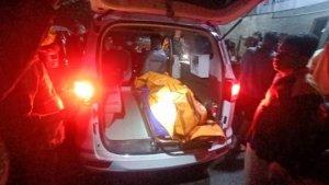 Jasad-korban-ketika-dimasukkan-ke-ambulan-setelah-dievakuasi.jpg
