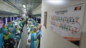 Jemaah-Calon-Haji-asal-Labuhanbatu-sampai-di-Medan-dengan-menggunakan-Kereta-Api1.jpg