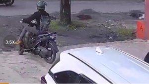Jepretan-layar-maling-ban-serap-mobil-beraksi-di-depan-salon-di-Jalan-AH-Nasutio.jpg