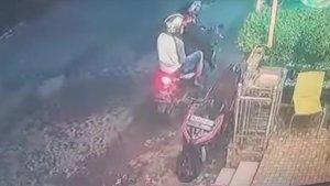 Jepretan-layar-rekaman-CCTV-komplotan-maling-motor-di-Medan_.jpg