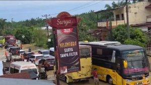 Jepretan-layar-situasi-kemacetan-panjang-di-jalan-lintas-Sumatera-Labuhanbatu.jpg