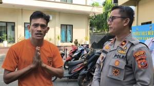 Jukir-liar-alias-ilegal-Rionaldo-Domari-Hutauruk-mengenakan.jpg