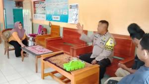 KEPSEK-ANIAYA-MURID-Polisi-mendatangai-SD-Sanenrejo-02-Kecamatan-Tempurejo.jpg