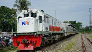 KERETA-API-Petugas-PT-Railink-bersiap-melakukan.jpg