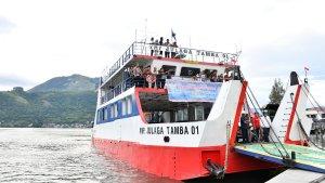 KMP-Julaga-Berlayar-Pertamakali-Bupati-Samosir-Vandiko-Bakal-Meningkatkan-Konektivitas-1.jpg