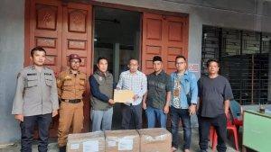 KPUD-Karo-menerima-pasokan-logistik-berupa-segel-di-Gudang.jpg