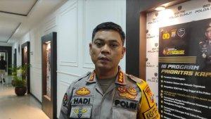 Kabid-Humas-Polda-Sumut-Kombes-Hadi-Wahyudi-saat-diwawancarai-Selasa-272024.jpg