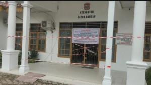 Kantor-camat-Datuk-Bandar-Kota-Tanjungbalai-disegel.jpg
