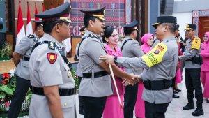 Kapolda-Sumut-melantik-sejumlah-Pejabat-Utama-Poldasu-dan-Kapolres.jpg