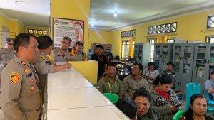 Kapolres-Dairi-AKBP-Agus-Bahari-saat-memantau-proses-rekapitulasi-di-Kecamatan-Sitinjo.jpg