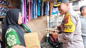 Kapolres-PSP-Serahkan-Bantuan-ke-warga-Lemah.jpg
