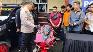Kapolrestabes-Medan-Kombes-pol-Gidion-Arief-Setyawan_Pencurian-CBR.jpg