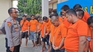 Kapolsek-Sunggal-Kompol-Bambang-Gunanti-Hutabarat-mengintrogasi-ke-24.jpg
