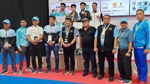 Karateka-andalan-Sumatera-Utara-Sumut-Rizki-Lawyer-saat-meraih.jpg