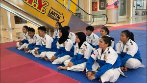 Karateka-kota-Medan-saat-berlatih-di-Focal-Point-Medan-Minggu-9112025.jpg