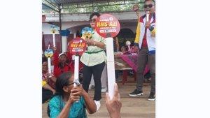 Keceriaan-istri-Radiapoh-Hasiholan-Sinaga-bersama-warga-Hatonduhan.jpg