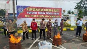 Kejari-Binjai-musnahkan-barang-bukti1.jpg