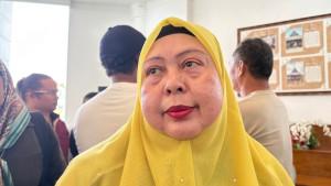 Kepala-Biro-Hukum-Aprilia-Siregar-saat-diwawancarai-di-Kantor-Gubernur-Sumut.jpg