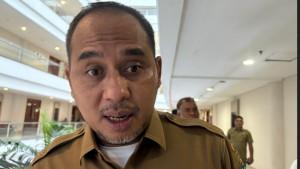 Kepala-Dinas-PUPR-Sumut-Hendra_Gotong-Jenazah_.jpg
