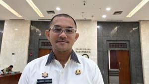 Kepala-Disdik-Sumut-Alexander-Sinulingga-saat-diwawancarai-di-Kantor-DPRD.jpg
