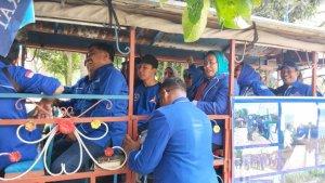 Ketua-DPC-Partai-Demokrat-Deli-Serdang-Anita-Lubis-menaiki-odong-odong1.jpg
