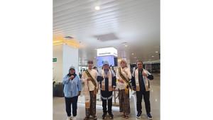 Ketua-KONI-Sumut-Hatunggal-Siregar-bersama-rombongan-atlet-PON.jpg