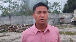 Ketua-KPU-Dairi-Ariyanto-Tinendung-saat-diwawancarai.jpg