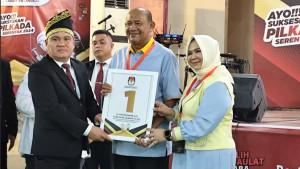 Ketua-KPU-Langkat-Dian-Taufik-kiri-usai-menyerahkan-nomor.jpg