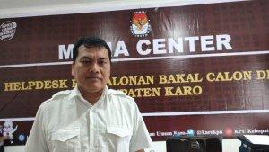Ketua-KPUD-Kabupaten-Karo-Gemar-Tarigan-saat-ditemui-di-Kantor-KPUD-Karo.jpg