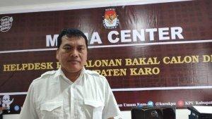 Ketua-KPUD-Karo-Gemar-Tarigan-saat-ditemui-di-Kantor-KPUD-Karo-di-Jalan-Selamat-Ketaren.jpg