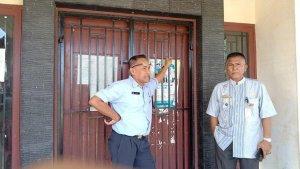 Ketua-Pemuda-Gembok-Kantor.jpg