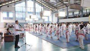 Ketua-Umum-TI-SumutMusa-Rajekshah-memberikan-arahan-kepada-taekwondoin.jpg