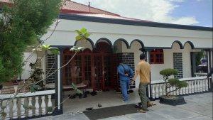 Kondisi-penggeledahan-rumah-Akhirun-Piliang-di-Jalan-Mawar-Ujung-Padang_.jpg