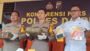 Konferensi-pers-Polres-Dairi-didepan-halaman-Mapolres-Dairi.jpg
