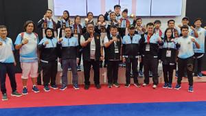 Kontingen-cabor-wushu-Sumut-foto-bersama-dengan-pengurus.jpg