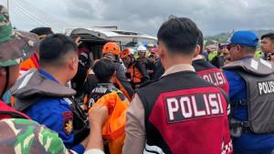 Korban-Tenggelam-di-Tano-Ponggol_Samosir_.jpg