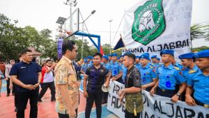 Kreafor-2025-Ribuan-pelajar-berseragam-warna-warni-berbaris-penuh.jpg