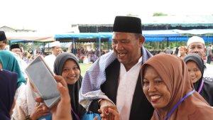 Langkat-HSyah-Afandin-SH-menghadi.jpg
