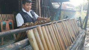 Lemang-bambu-selai-srikaya-di-usaha-dagang-Lomang-Panas-Jaya.jpg